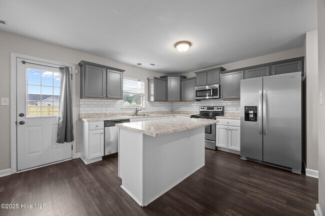 Building Photo - 100 Shallow Ct