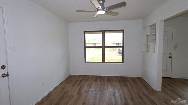 Building Photo - 807 S 21st Ave