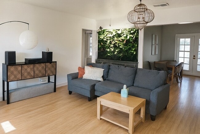 Building Photo - 435 Patton Ave