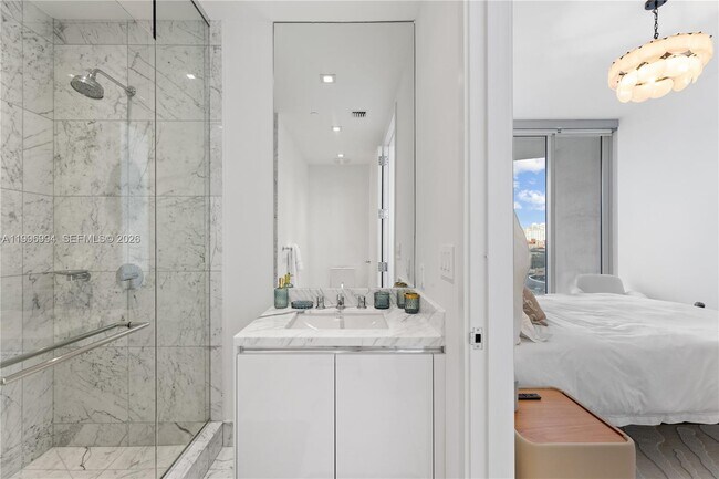 Building Photo - 16901 Collins Ave