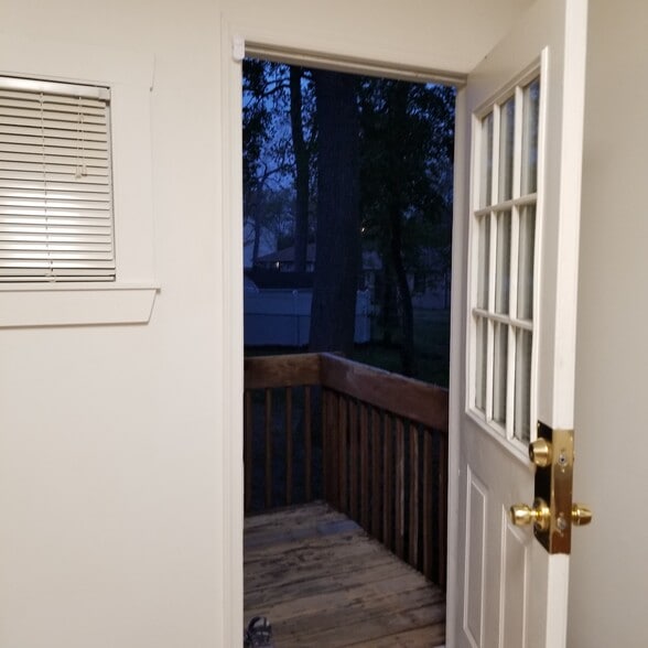 Building Photo - 332 Dennis Ave