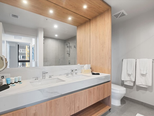 Building Photo - 11 NE 6th St