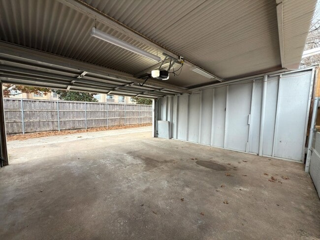 Building Photo - 7528-7528 Thistle Ln