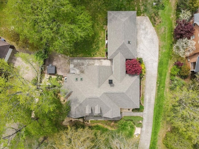 Building Photo - Stunning 3 bed 2.5 bath home in Cove Creek...