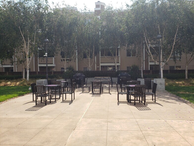 Building Photo - 6400 Christie Ave