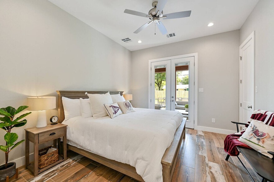 Building Photo - 105 Anderson St