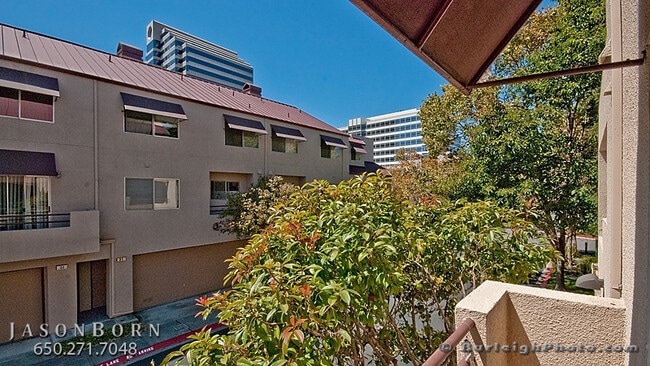 Building Photo - 129 E Court Ln