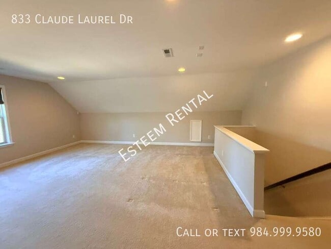 Building Photo - 833 Claude Laurel Dr