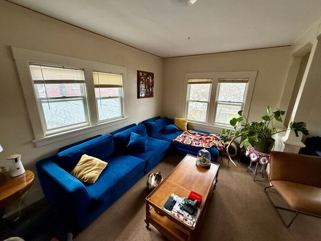 Building Photo - 612 S 4th St W