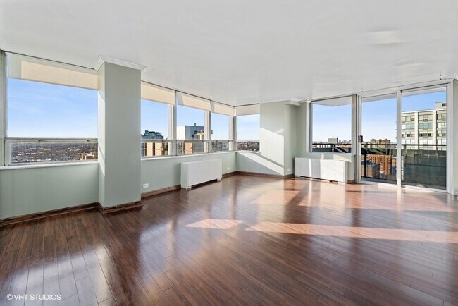 Building Photo - 5701 N Sheridan Rd