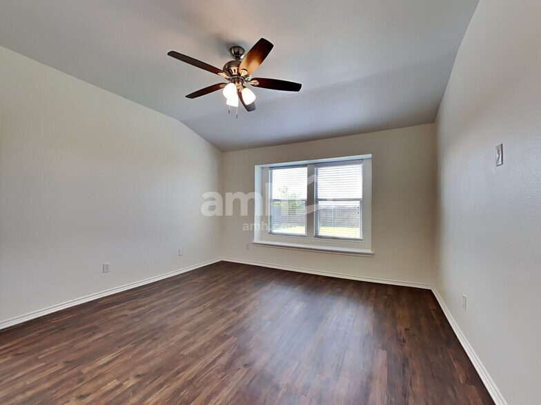 Building Photo - 102 Independence Tr
