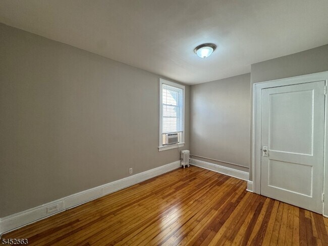 Building Photo - 271 Davis Ave