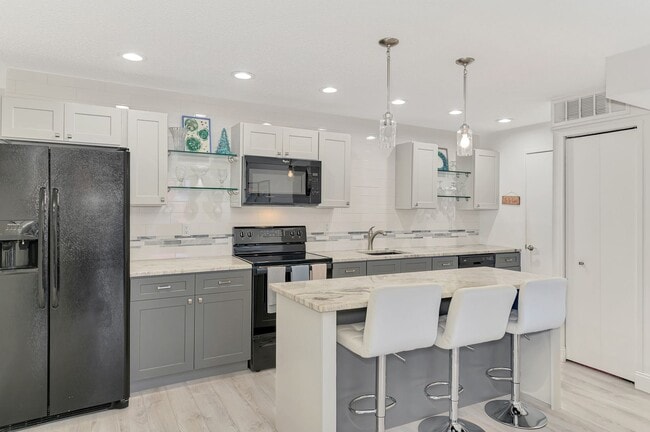 Building Photo - **AVAILABLE STARTING FEBRUARY-APRIL 2026 SEASON FOR $3200/month**