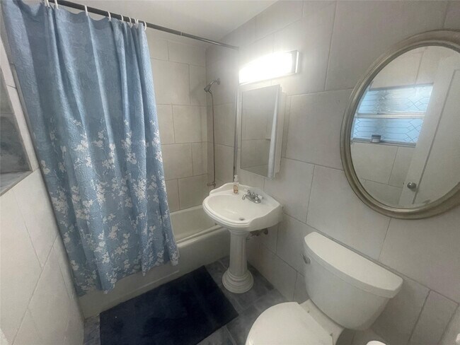 Building Photo - 2622 Johnson St