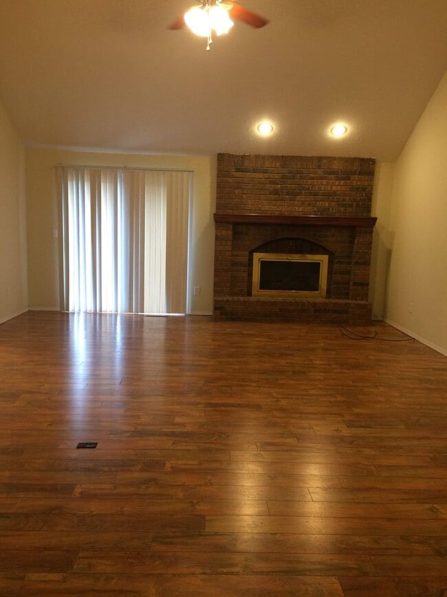 Building Photo - Executive Rental Nestled in Hickory Ridge ...
