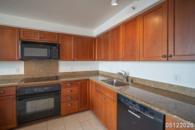 Building Photo - The Windsor, 1bd, 1.5ba, 1prking, Must See, Avail today!
