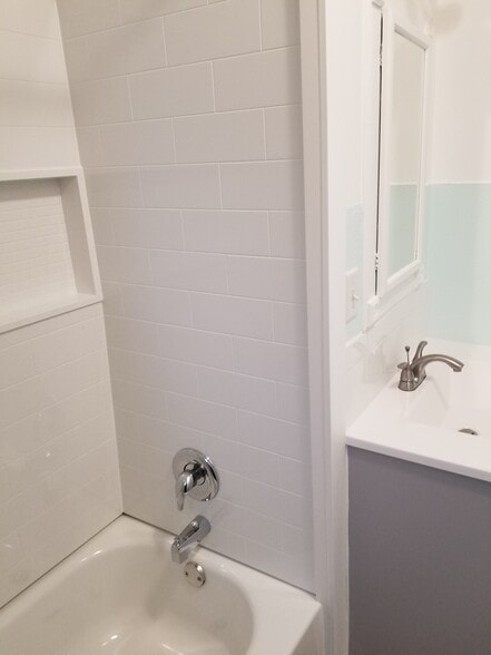 Main floor bath - 170 N Harrison Blvd Main