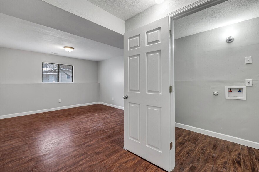 Building Photo - 11 Carriage Lane