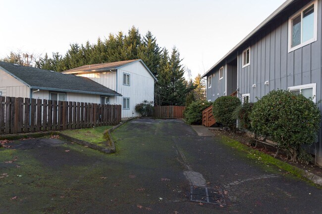 Building Photo - 12225 SW Longhorn Ln