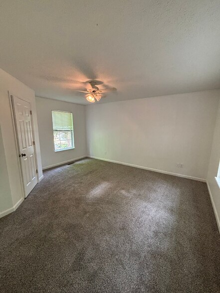 Building Photo - 33 Wisteria Ln