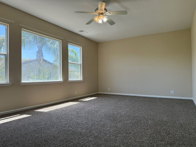 Building Photo - Available NOW and a Must SEE!