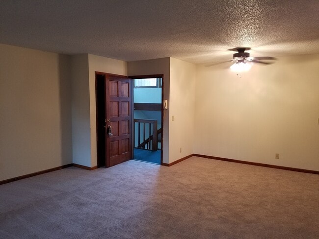 Building Photo - $1450 - 3/2/1 - MOVE IN SPECIAL  - Upstair...