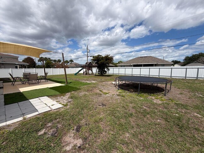 Building Photo - 4249 SW Whitebread Rd