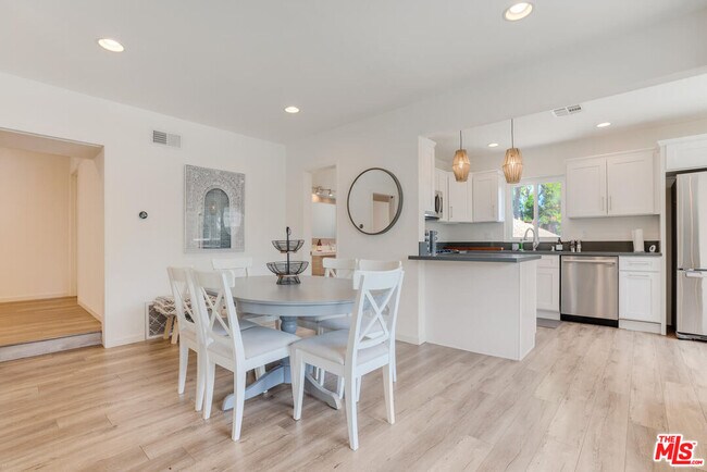 Building Photo - 5343 Tendilla Ave