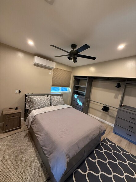 Building Photo - 1519 1/2 W 37th Pl