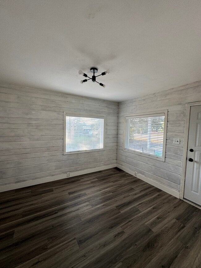 Building Photo - 3550 E 109 N