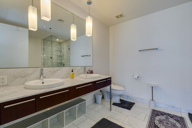 Building Photo - 4471 Dean Martin Dr