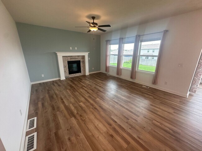 Building Photo - Home For Rent Papillion