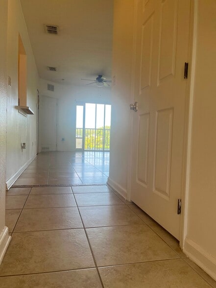 Building Photo - 522 Villa Del Sol Cir