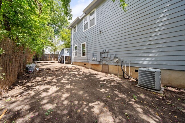 Building Photo - 4612 Bennett Ave