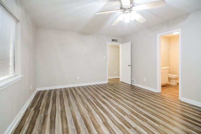 Building Photo - 16835 Grampin Dr
