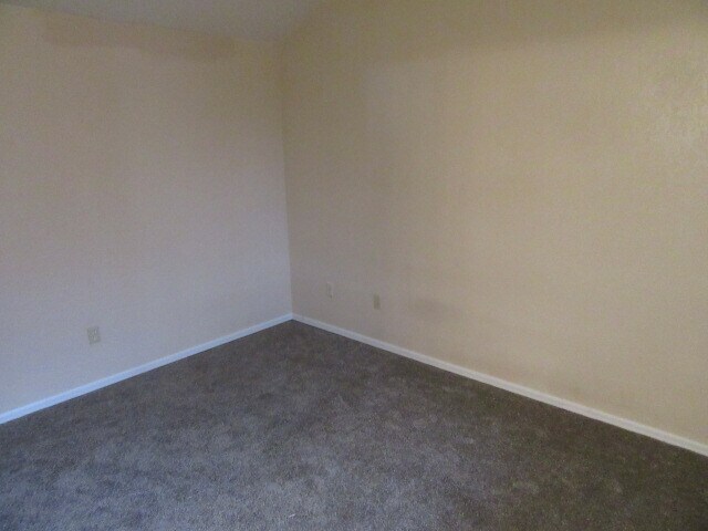 Building Photo - 250 Nashua Ct
