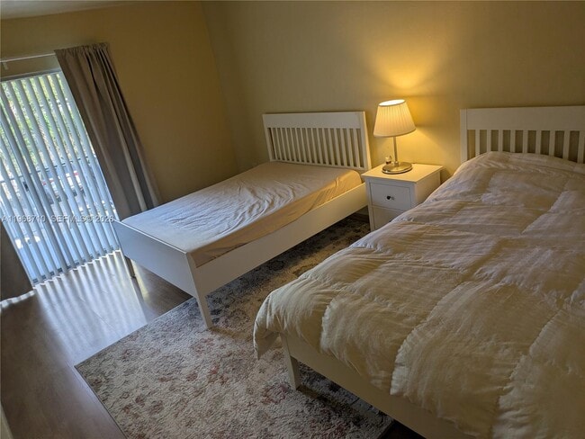 Building Photo - 9621 SW 77th Ave