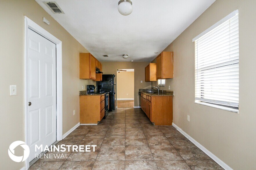 Building Photo - 5760 Bailey Rd