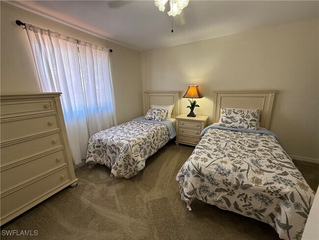 Building Photo - 27791 Hacienda E Blvd