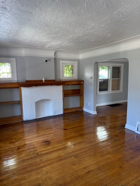 Building Photo - 15710 Snowden St