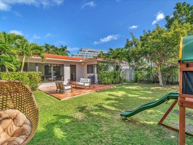 Building Photo - 920 W 47th Ct