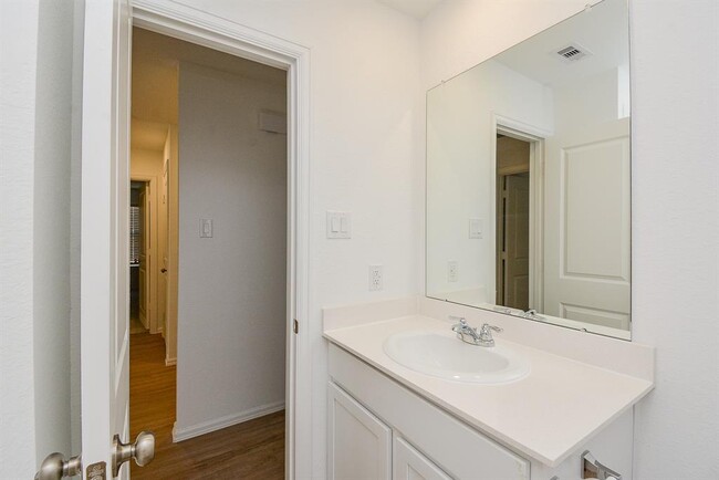 Building Photo - 5226 Sunvalley Bend Dr
