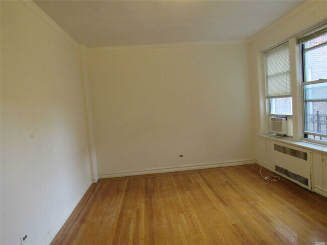 Building Photo - 111-45 76th Dr