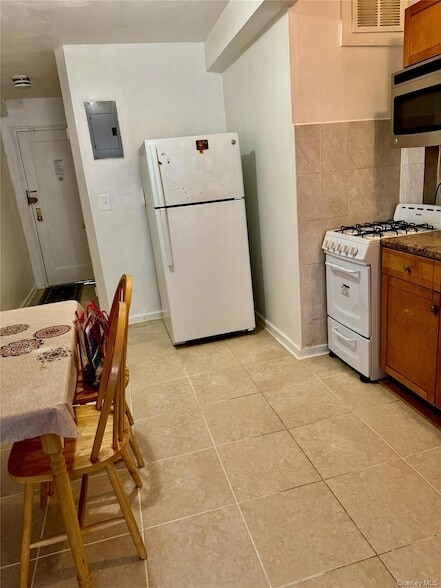 Building Photo - 144-46 38th Ave