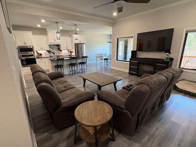 Building Photo - 3013 Sue St