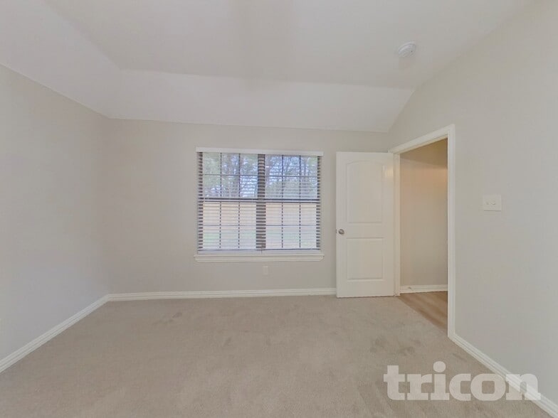 Building Photo - 804 Rambling Ct