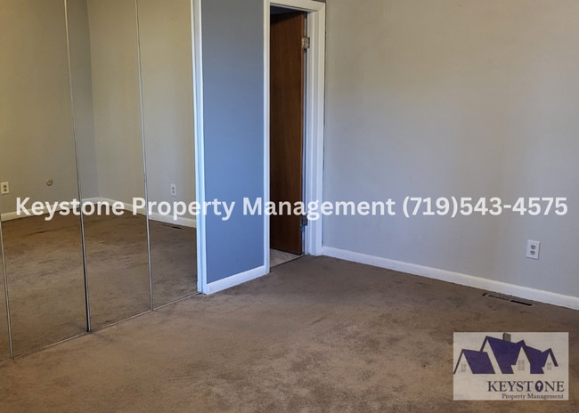 Building Photo - Pet Friendly! Sunset Park Rancher 3 Bedroo...