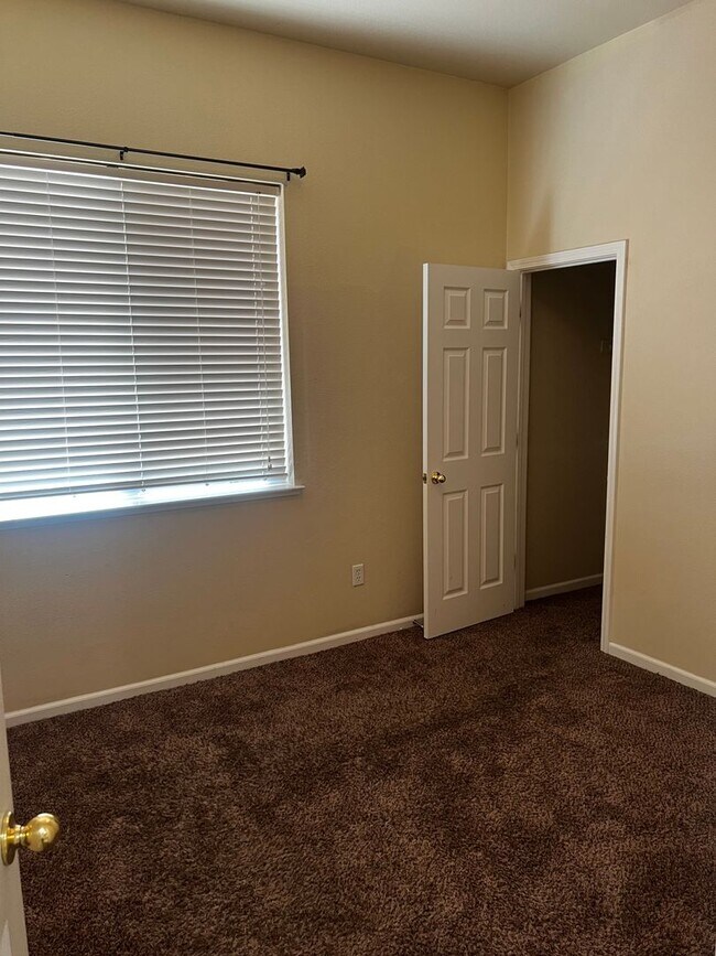 Building Photo - 3726 Deutz Dr
