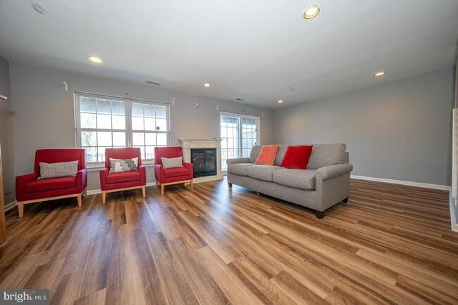 Building Photo - 234 Lookout Pl