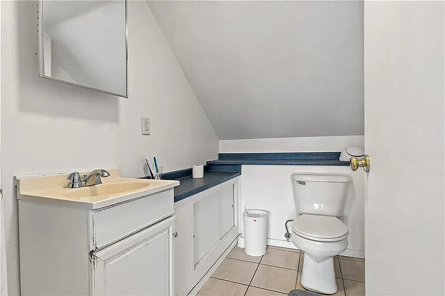 Building Photo - 102 Francis Ave